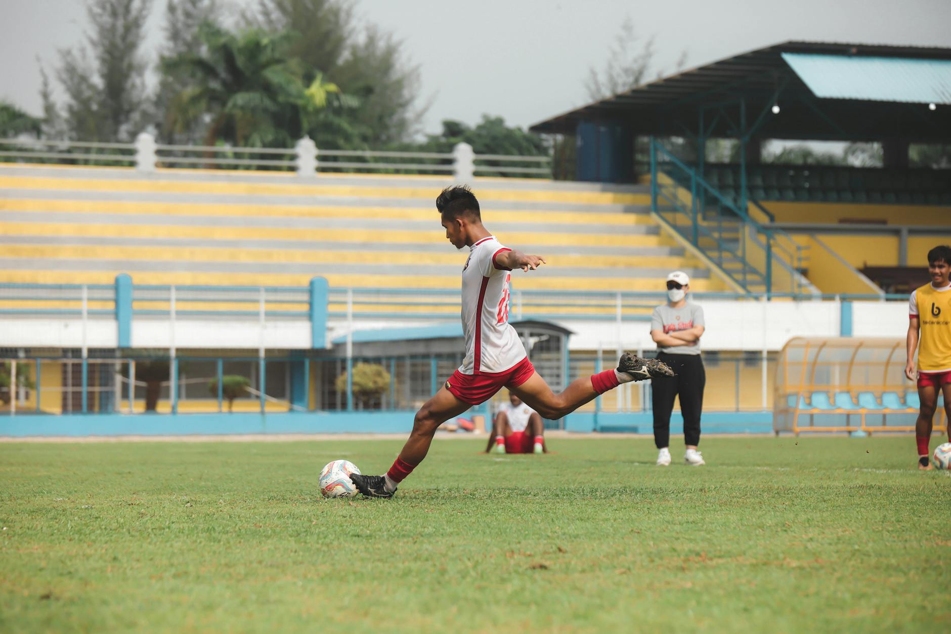 Nuo futbolo iki meno sportas inspiruoja Užupio kūrėjus