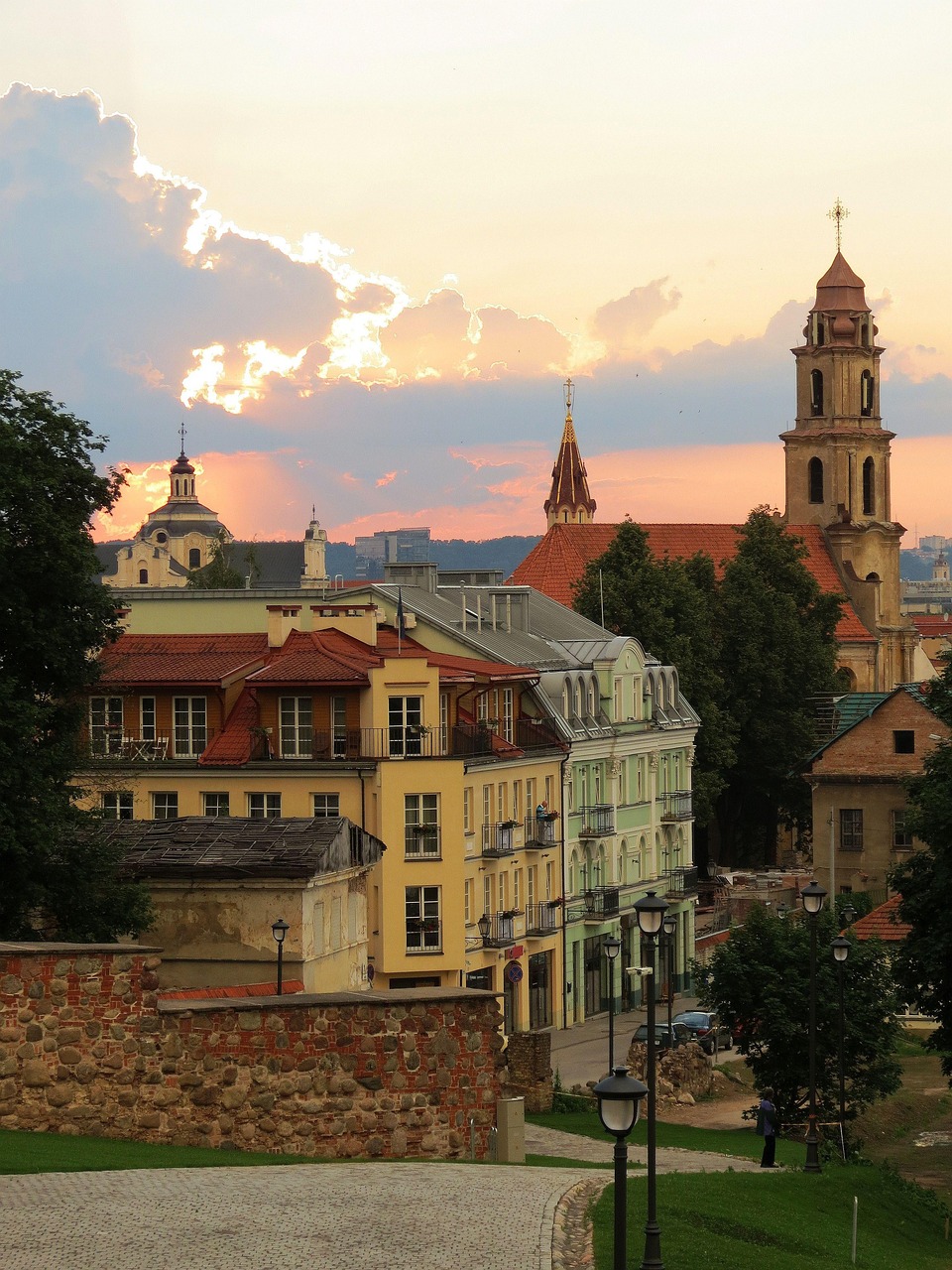Užupis be filtro: kaip bohemiškiausias Vilniaus rajonas tapo pasauliniu kūrybinės laisvės simboliu